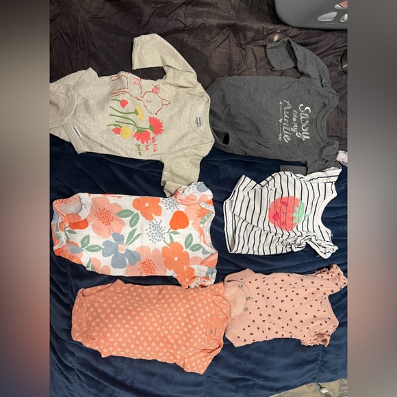 Babygirl 0-3, 3 M clothes - Picture 6 of 6